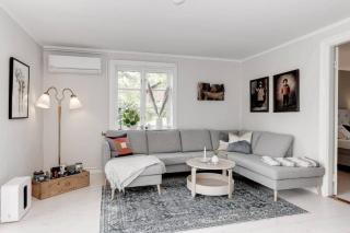Hjorted - Ferienhaus mit Kamin in direkter Seelage - Hjorted - 2
