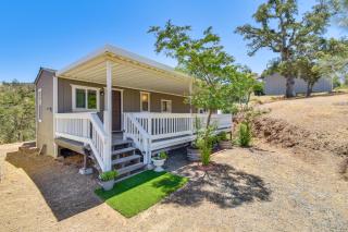 La Grange Home with Covered Patio and Gas Grill! - La Grange - 8