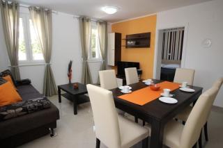 Modern eingerichtete Apartment für 4 Personen in einem Haus mit mehrere Apartments und mit Pool - b59596 - Baška - 9