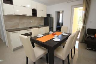 Modern eingerichtete Apartment für 4 Personen in einem Haus mit mehrere Apartments und mit Pool - b59596 - Baška - 8
