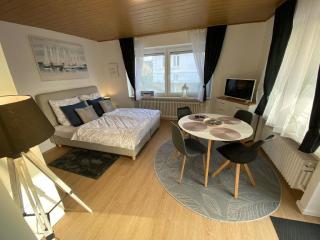 Stilvoll eingerichtete Ferienwohnung mit Terrasse in Tossens - Butjadingen - 0
