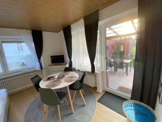 Stilvoll eingerichtete Ferienwohnung mit Terrasse in Tossens - Butjadingen - 8
