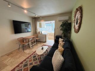 Boho Chic Apt with Fast Wi-Fi AC and SmartTV - Constança - 4