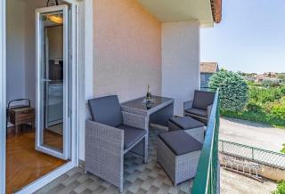 Strandnahes Ferienhaus mit zwei Wohnungen, Terrasse und einem Garten mit Pool - Pula - 8
