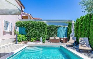 Strandnahes Ferienhaus mit zwei Wohnungen, Terrasse und einem Garten mit Pool - Pula - 6
