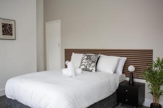 Vacant Nests The Attwood Smart Tv WIFI - 7