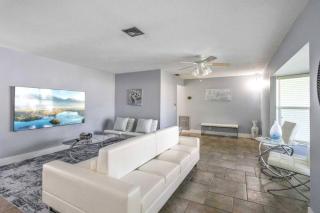 Beach Retreat Downtown Hot Tub - Delray Beach - 5