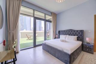Downtown 1 Bed with Large Bright Terrace - Dubai - 3