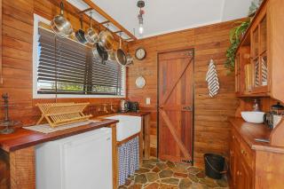 Timber Retreat - CBD location - Rotorua - 8