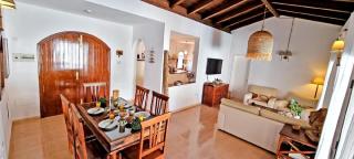 Komfortables Ferienhaus in Corralejo mit privatem Garten und beheiztem Pool - Corralejo - 7
