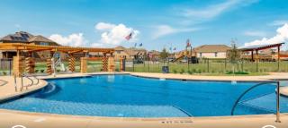 Fiesta Texas Sea World, Cantera Shopping Mall Sparkling Community Pool Family Friendly and Charming House - Helotes - 4