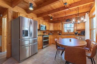 Buck Board Lodge w/ Hot Tub, Fire Pit & Game Room! - Sevierville - 3