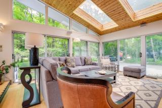 Modern Waterfront Home - 1 Mi to Cave Point Park! - 7