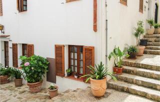 Stunning Apartment In Tossa De Mar - 1