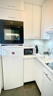 2 room flat with sea view, private parking, swimming pool, and AC - 1