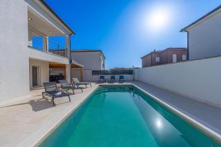 4 Schlafzimmer, 3 Badezimmer, Küche, Wohnzimmer, privater Pool, Grill - Vodnjan - 6