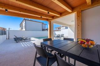 4 Schlafzimmer, 3 Badezimmer, Küche, Wohnzimmer, privater Pool, Grill - Vodnjan - 3