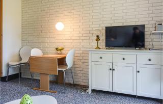 Gorgeous Apartment In Allinge - 5