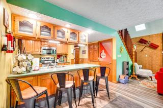 Smoky Mountain Cabin with Deck and Hot Tub! - Pigeon Forge - 2