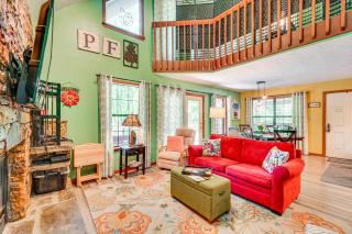 Smoky Mountain Cabin with Deck and Hot Tub! - Pigeon Forge - 4