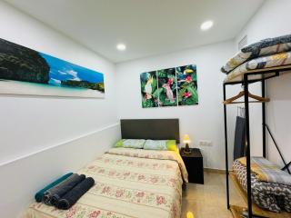 14 mint to las ramblas by tren and 4 mint to beach and tren - Sant Adria de Besos - 8