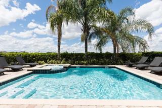 Polished Sleek 9 Bdrm Home with Backyard Pool at Encore - Orlando - 0