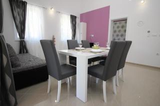 Modern eingerichtete Apartment für 4 Personen in einem Haus mit mehrere Apartments und mit Pool - Baška - 9