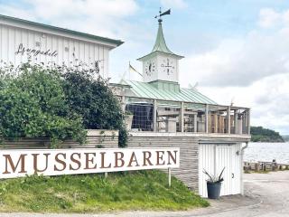 4 star holiday home in Ljungskile - 5