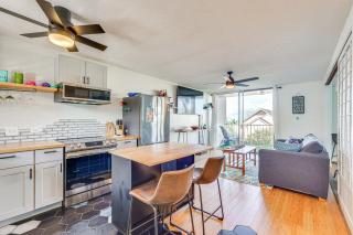 Kailua-Kona Condo with Balcony Walk to the Beach! - Kailua-Kona - 0