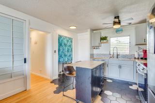 Kailua-Kona Condo with Balcony Walk to the Beach! - 4