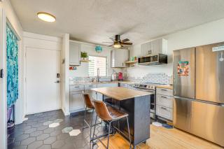 Kailua-Kona Condo with Balcony Walk to the Beach! - Kailua-Kona - 3