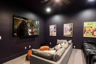 W415J - Modern Chic 9 Bedroom Mansion Sleeps 20 with Themed Rooms at Reunion Resort - 1