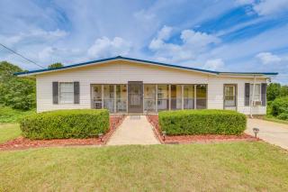 Clanton Cottage with Charcoal Grill and Porch! - Clanton - 8
