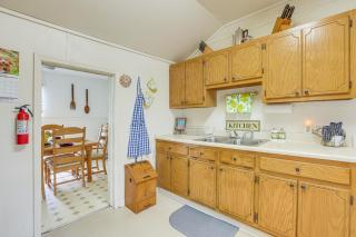 Clanton Cottage with Charcoal Grill and Porch! - 5