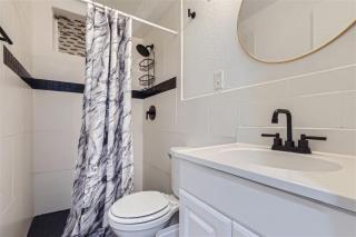 15-mins from DIA, Remodeled, Cozy Downstairs Unit - 5