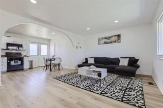15-mins from DIA, Fenced-Yard, Garage, Remodeled - 0