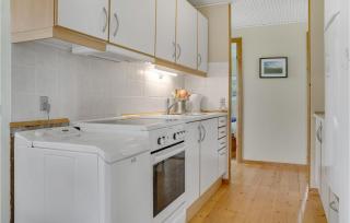 Awesome Home In Væggerløse With Kitchen - 4
