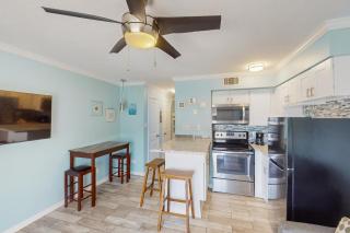 Seawall Getaway - Galveston - 5