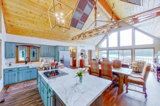 The 711 Lake House - Paw Paw - 2