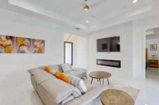 Modern Tropix - Cape Coral - 5