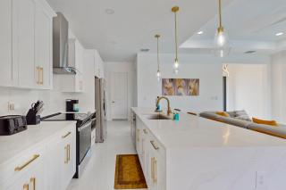 Modern Tropix - Cape Coral - 7