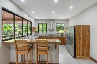 3-BD Home Shared Pool 1 Block from Beach - Potrero - 4