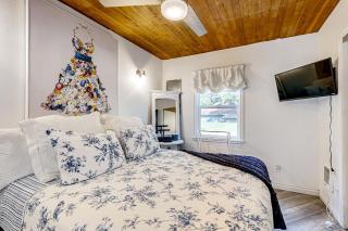 Bluebird Cottage - 2