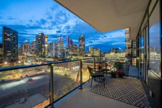"The Draper" - Luxury Corner Unit w Tower View, - Near Stampede, Saddledome, BMO Centre! FREE Parking, Banff Pass, & Wine! - 6