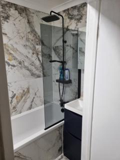 Stylish London Apartment & Free Parking - London - 6