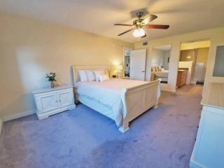 Enjoy Sunsets at Fully Equipped 2BR Condo on Beach - 1