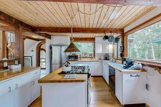 Nana’s Big Treehouse - West Tisbury - 1