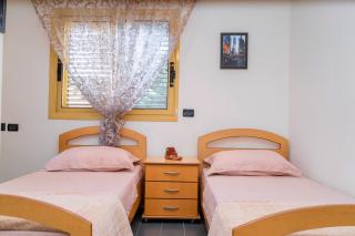 Spacious & Relaxing Home with Free Parking - 6