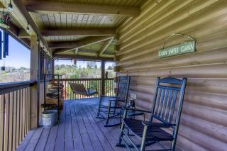 Minutes to Dollywood &The Island in Pigeon Forge Hot tubOutdoor FirepitGas GrillIndoor Fireplace - 4