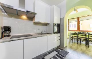 2 Bedroom Cozy Apartment In Pula - Pula - 2